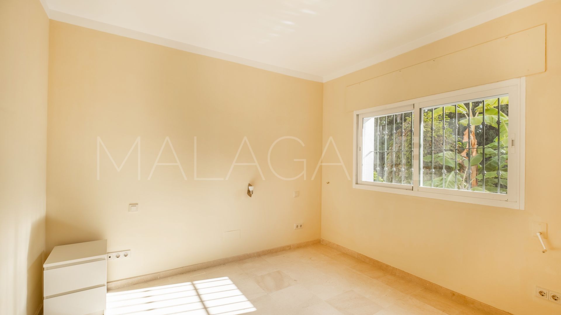 For sale ground floor apartment with 3 bedrooms in Park Beach