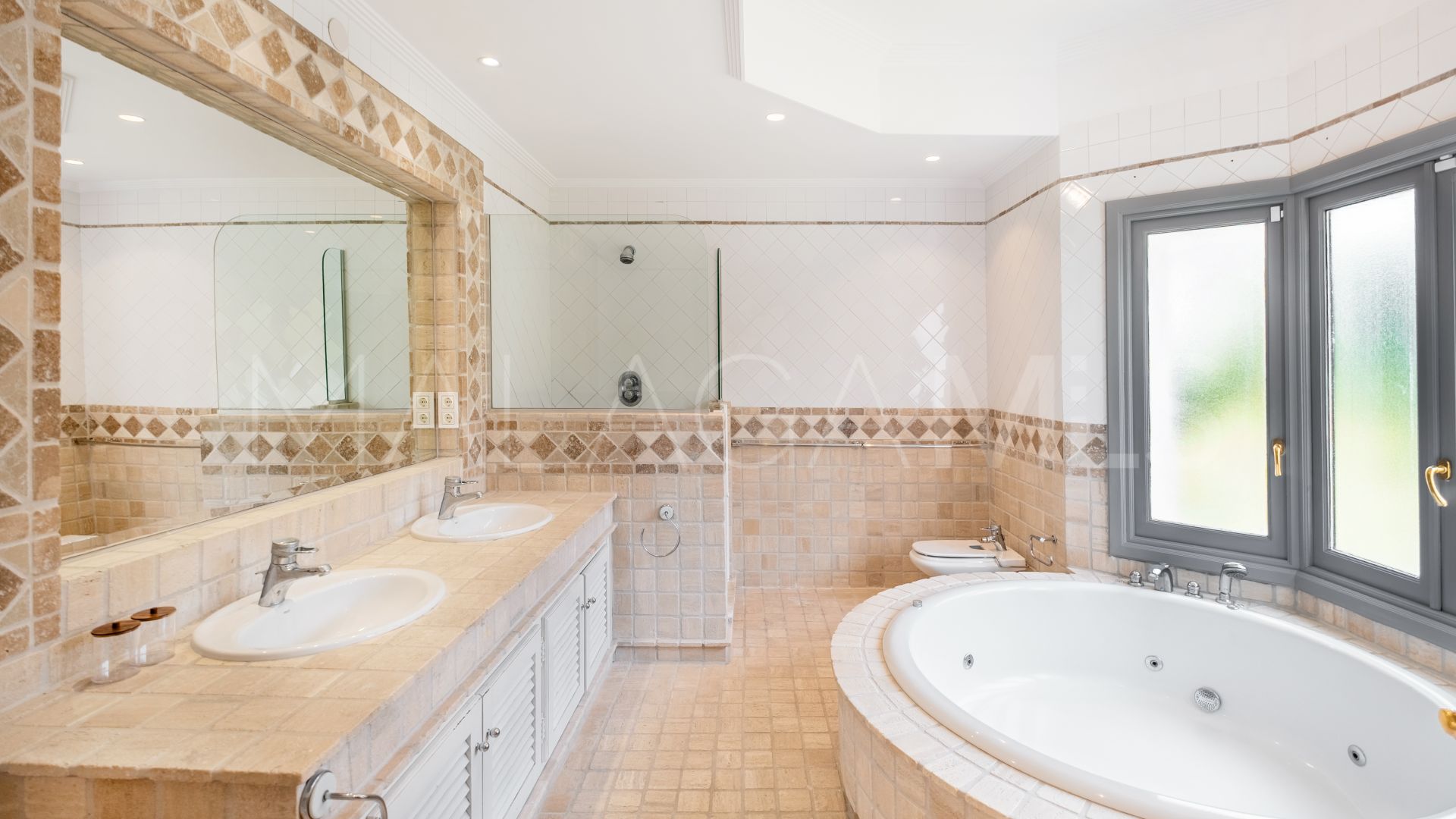 Villa with 7 bedrooms for sale in Aloha