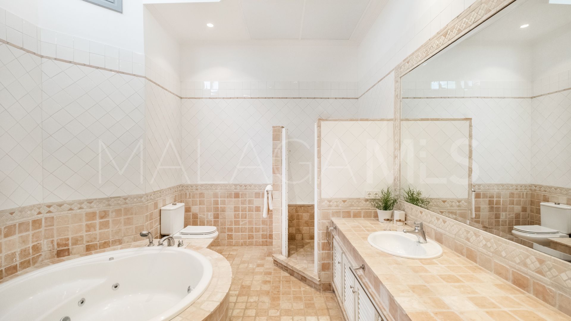 Villa with 7 bedrooms for sale in Aloha