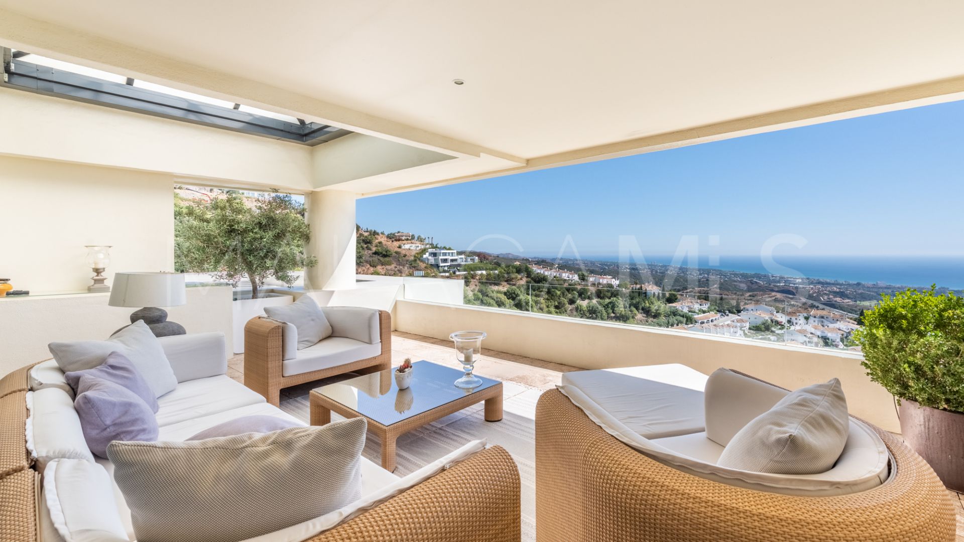 Duplex penthouse for sale in Los Monteros Hill Club