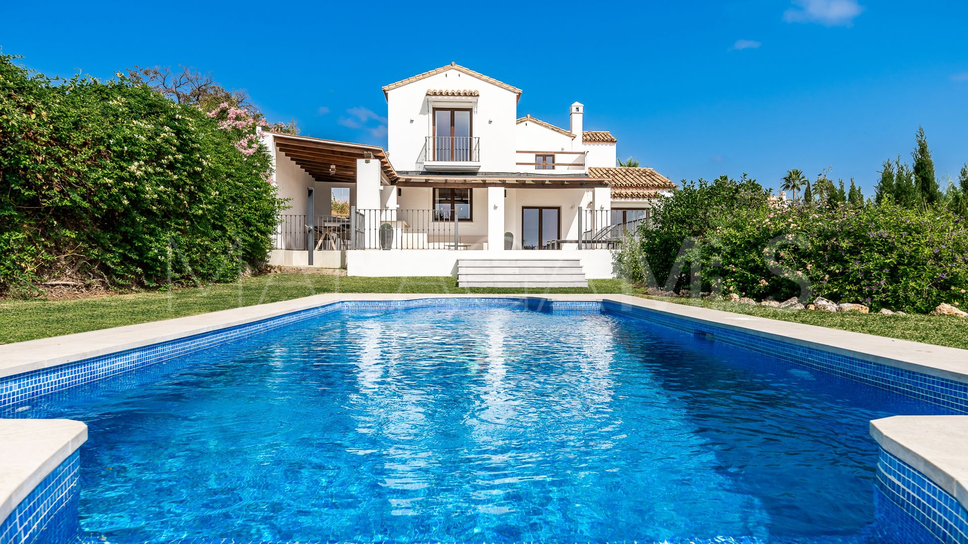 Villa for sale in Estepona East with 5 bedrooms