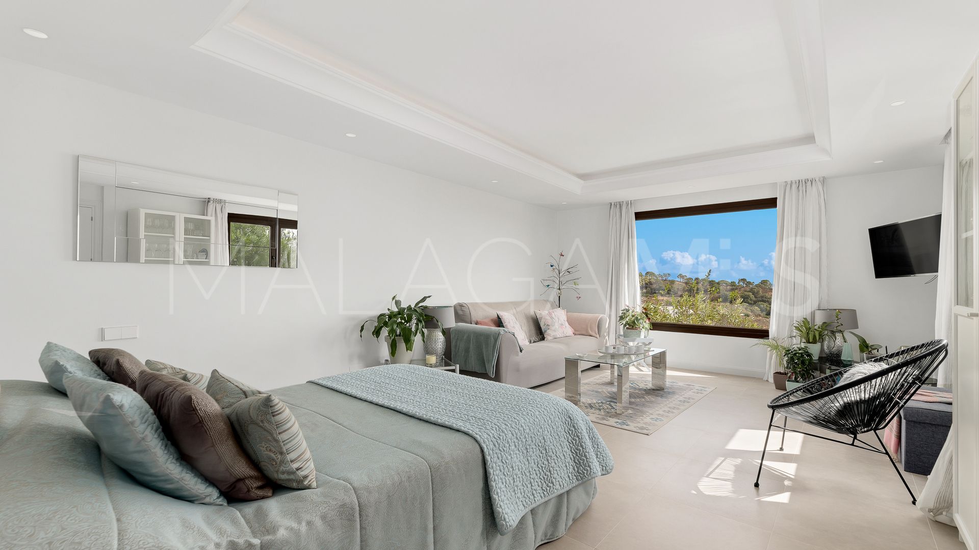 Villa for sale in Estepona East with 5 bedrooms