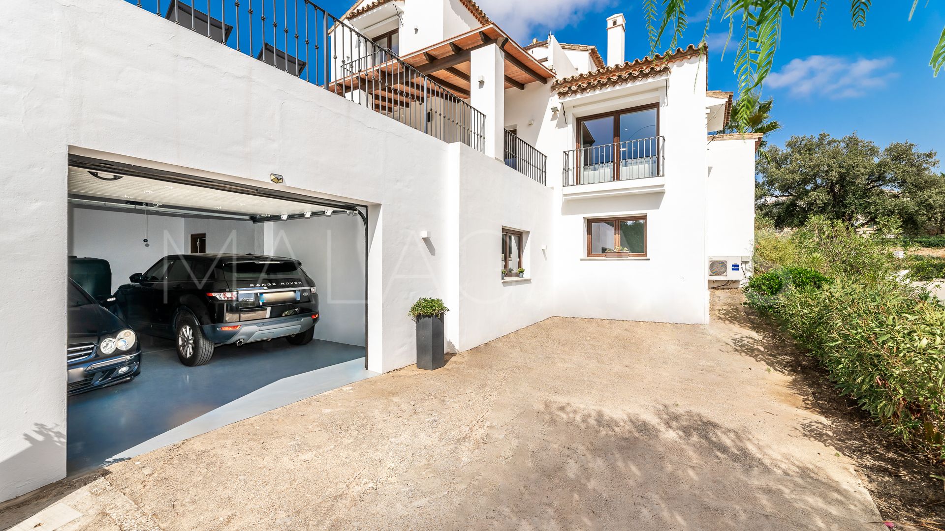 Villa for sale in Estepona East with 5 bedrooms