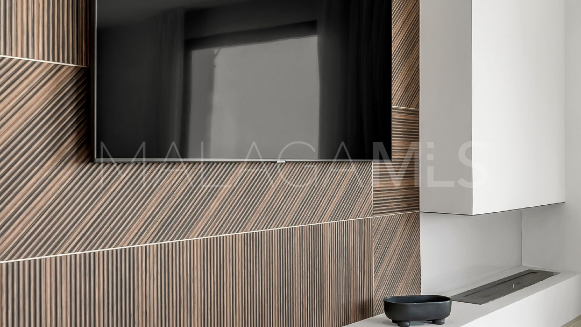 Villa for sale in Estepona East with 5 bedrooms