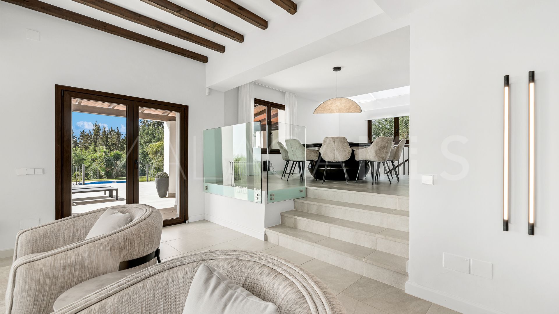 Villa for sale in Estepona East with 5 bedrooms