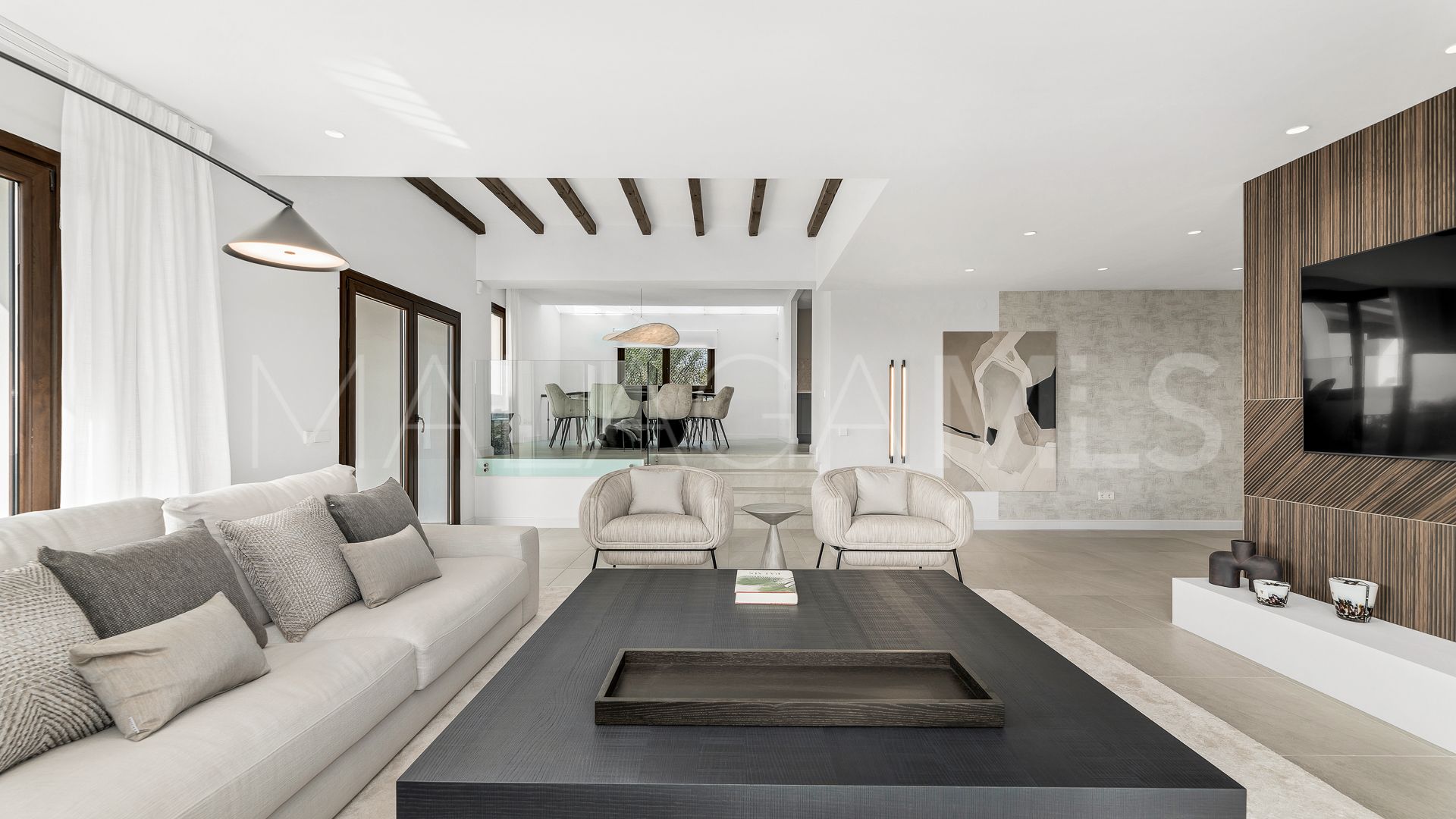 Villa for sale in Estepona East with 5 bedrooms