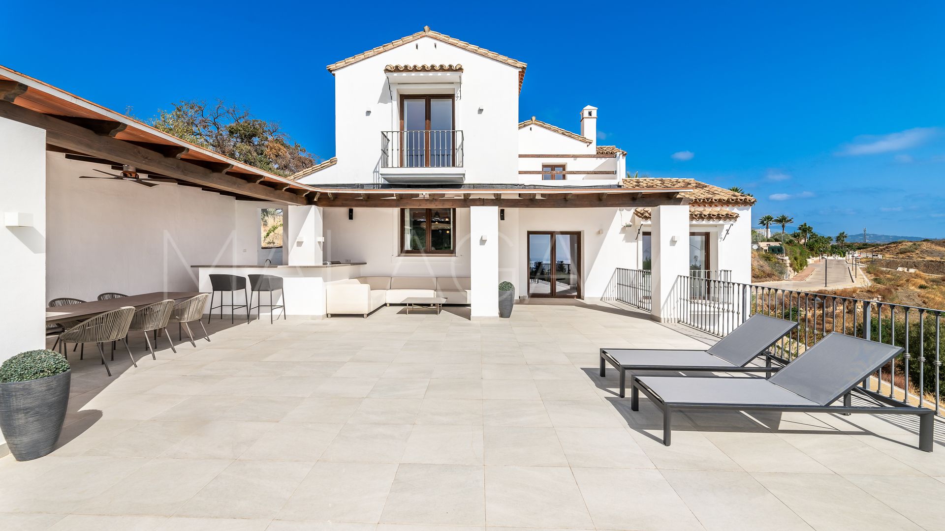 Villa for sale in Estepona East with 5 bedrooms