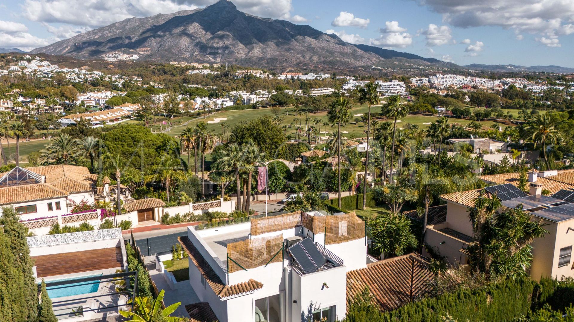 Villa for sale in Las Brisas