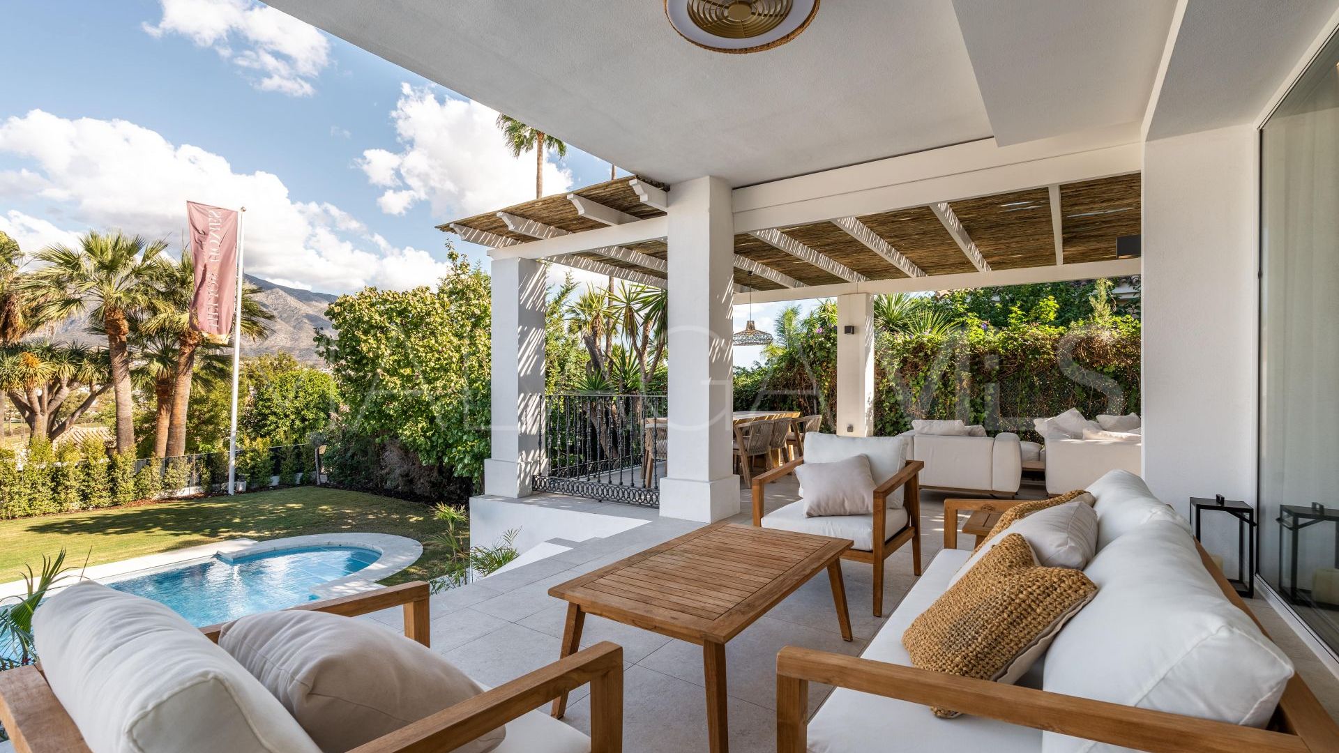 Villa for sale in Las Brisas