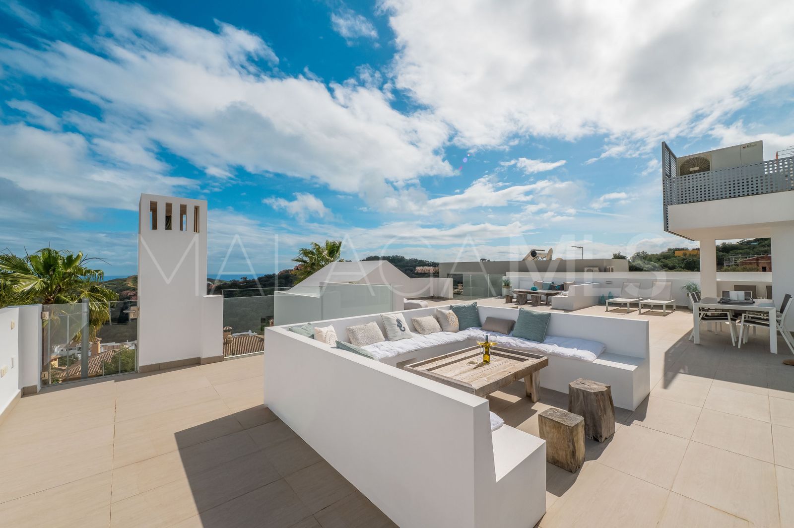 Buy La Mairena villa with 5 bedrooms