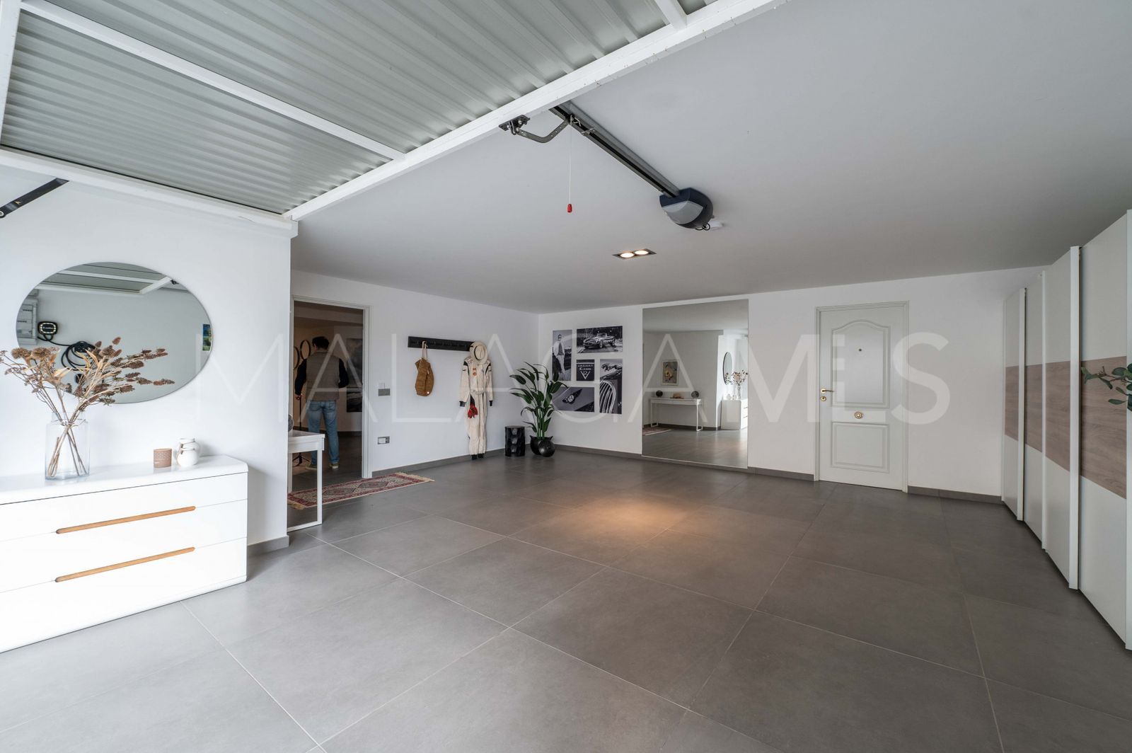 Buy La Mairena villa with 5 bedrooms