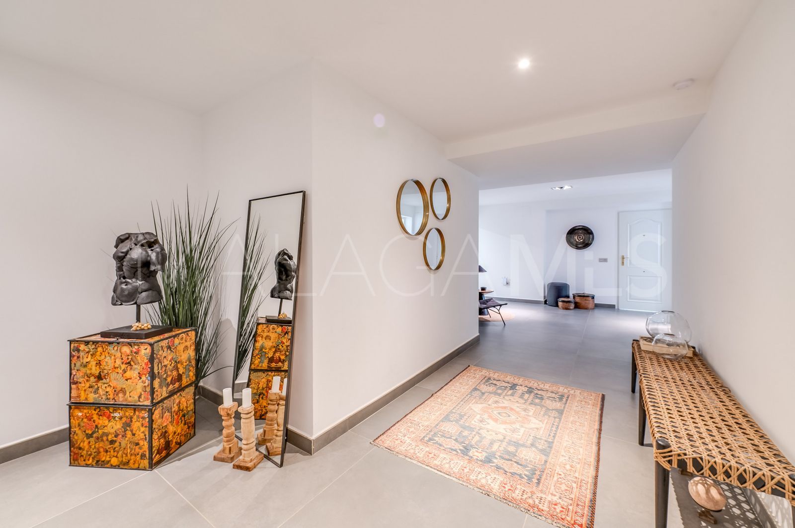 Buy La Mairena villa with 5 bedrooms
