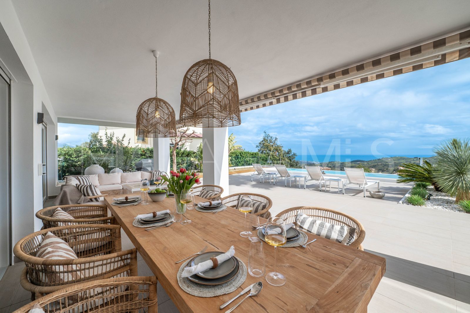 Buy La Mairena villa with 5 bedrooms