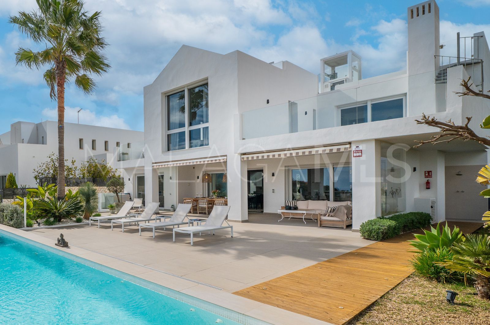 Buy La Mairena villa with 5 bedrooms