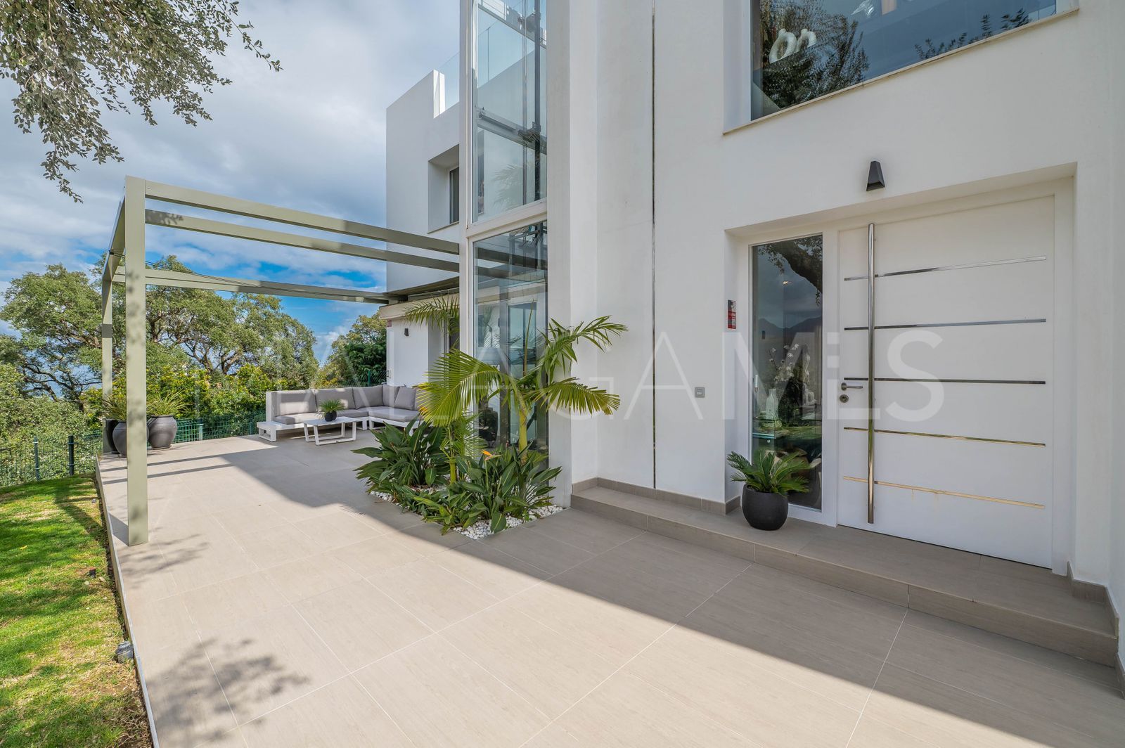 Buy La Mairena villa with 5 bedrooms