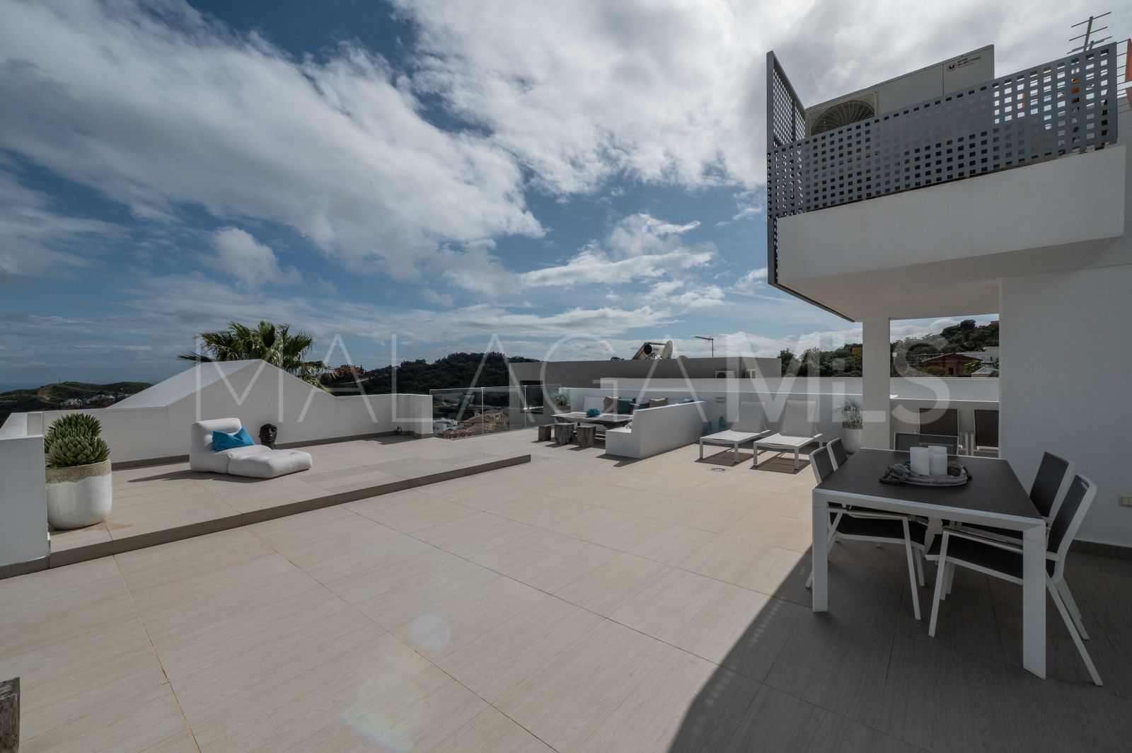 Buy La Mairena villa with 5 bedrooms