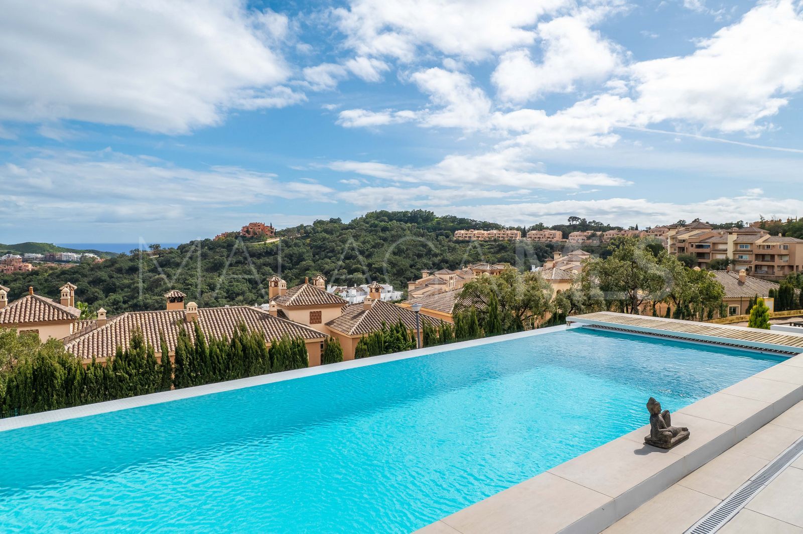 Buy La Mairena villa with 5 bedrooms