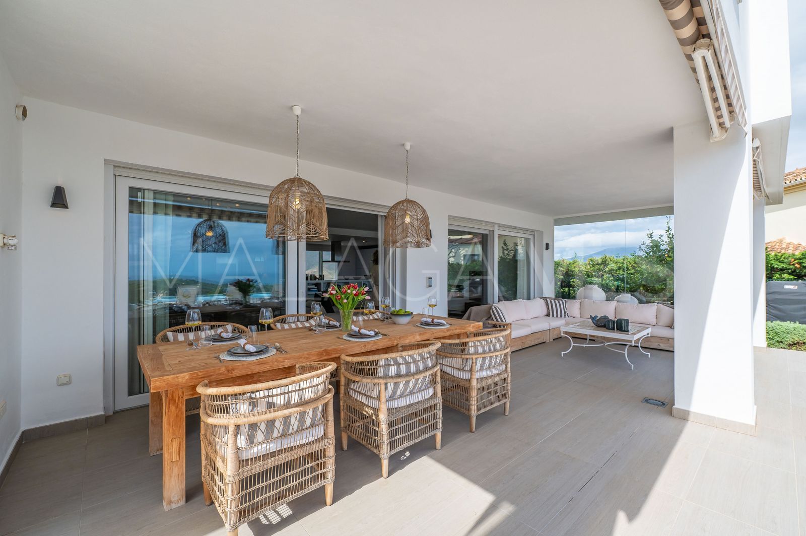 Buy La Mairena villa with 5 bedrooms
