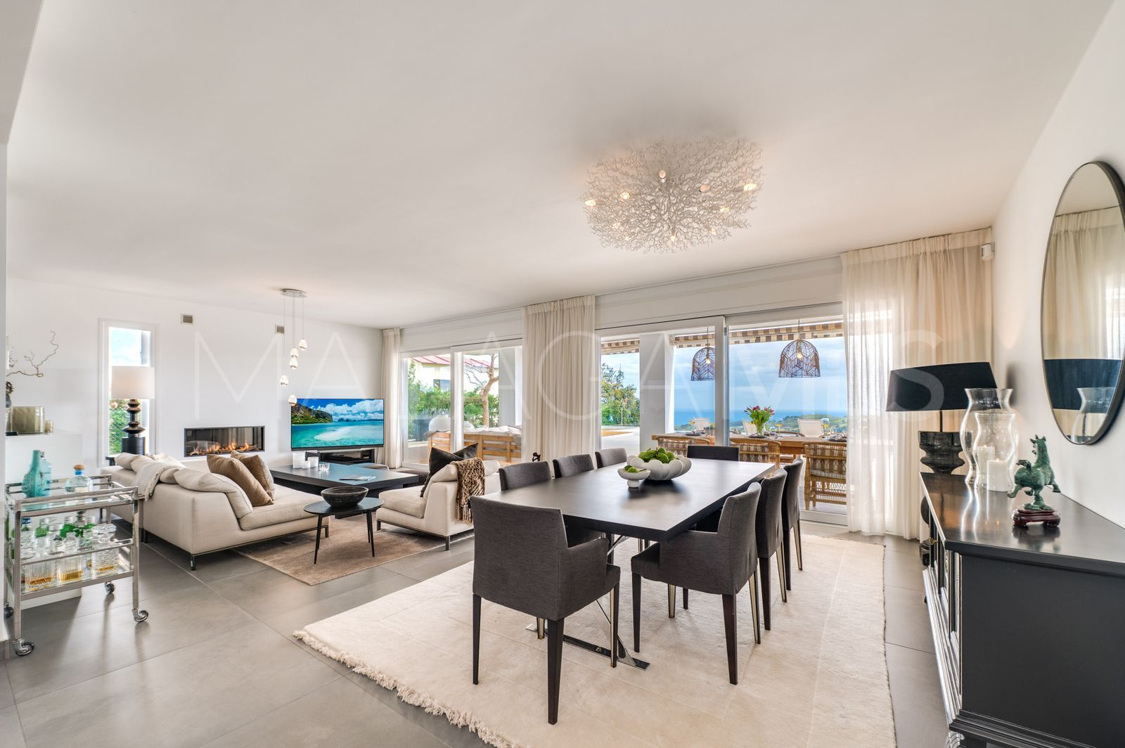 Buy La Mairena villa with 5 bedrooms
