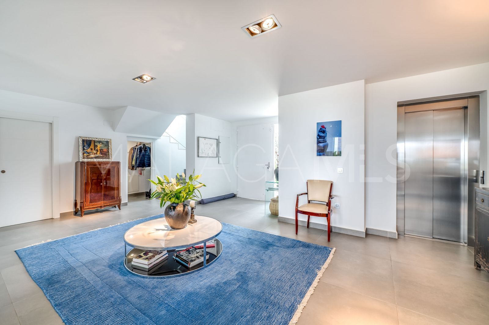 Buy La Mairena villa with 5 bedrooms