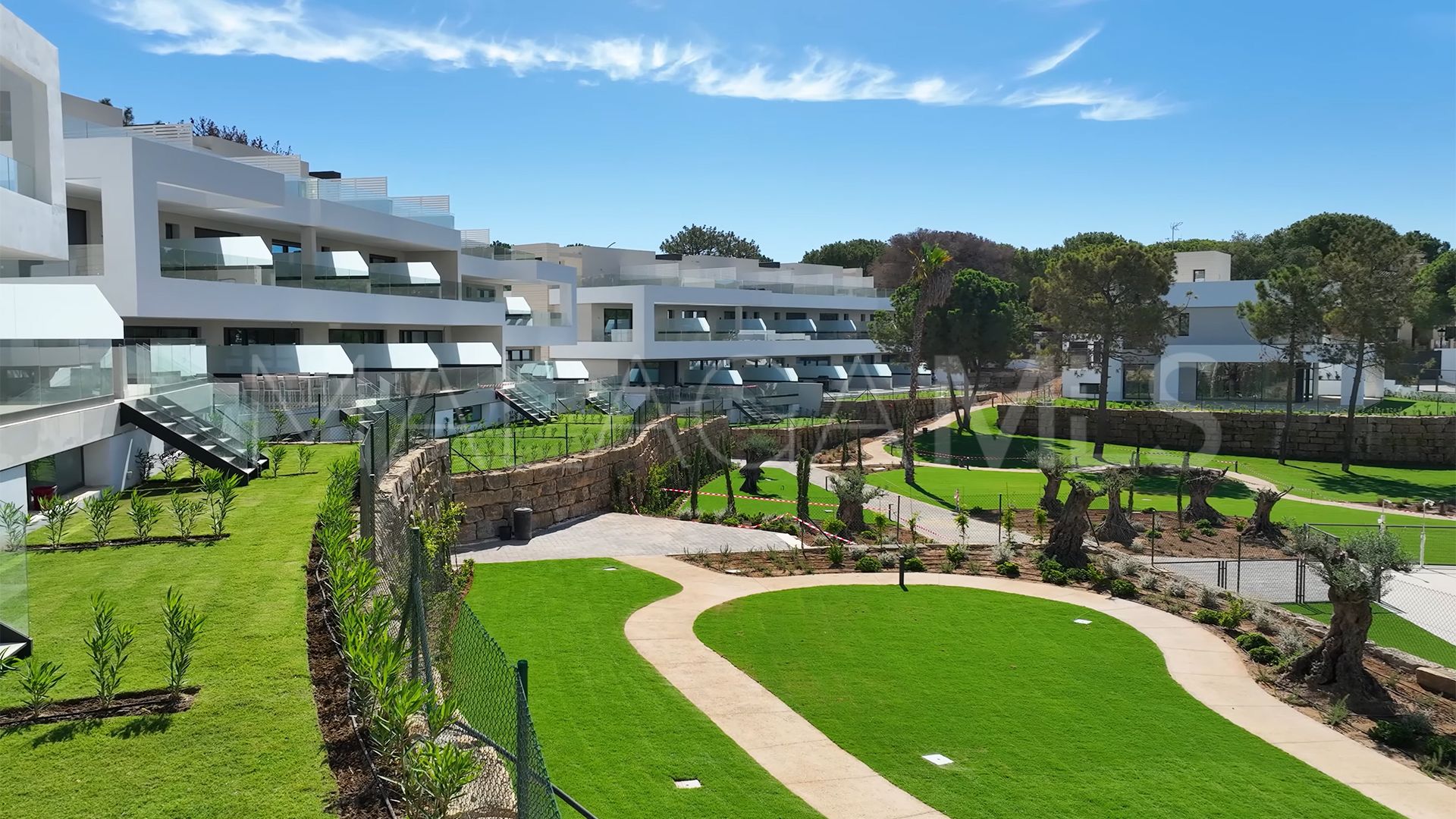 Buy 5 bedrooms villa in Elviria