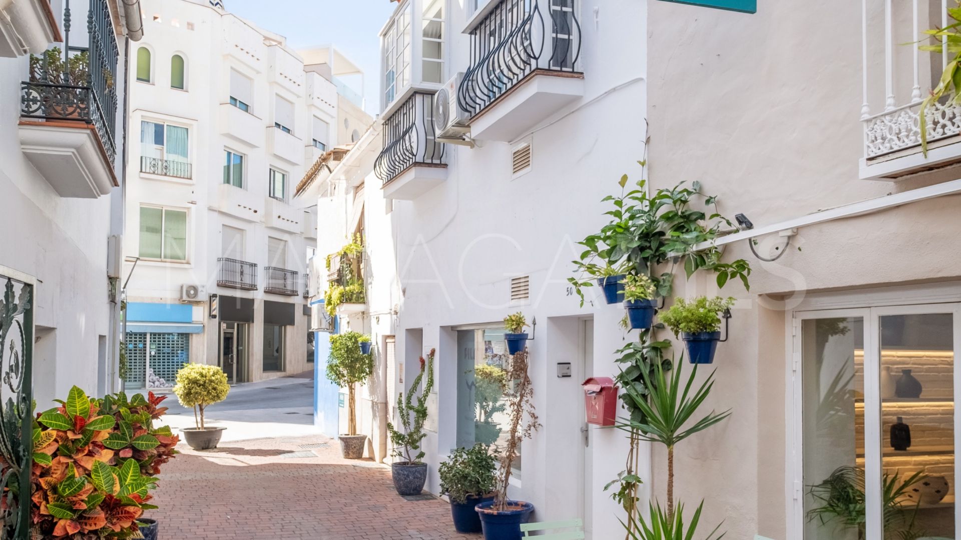 3 bedrooms Estepona Town unique building for sale