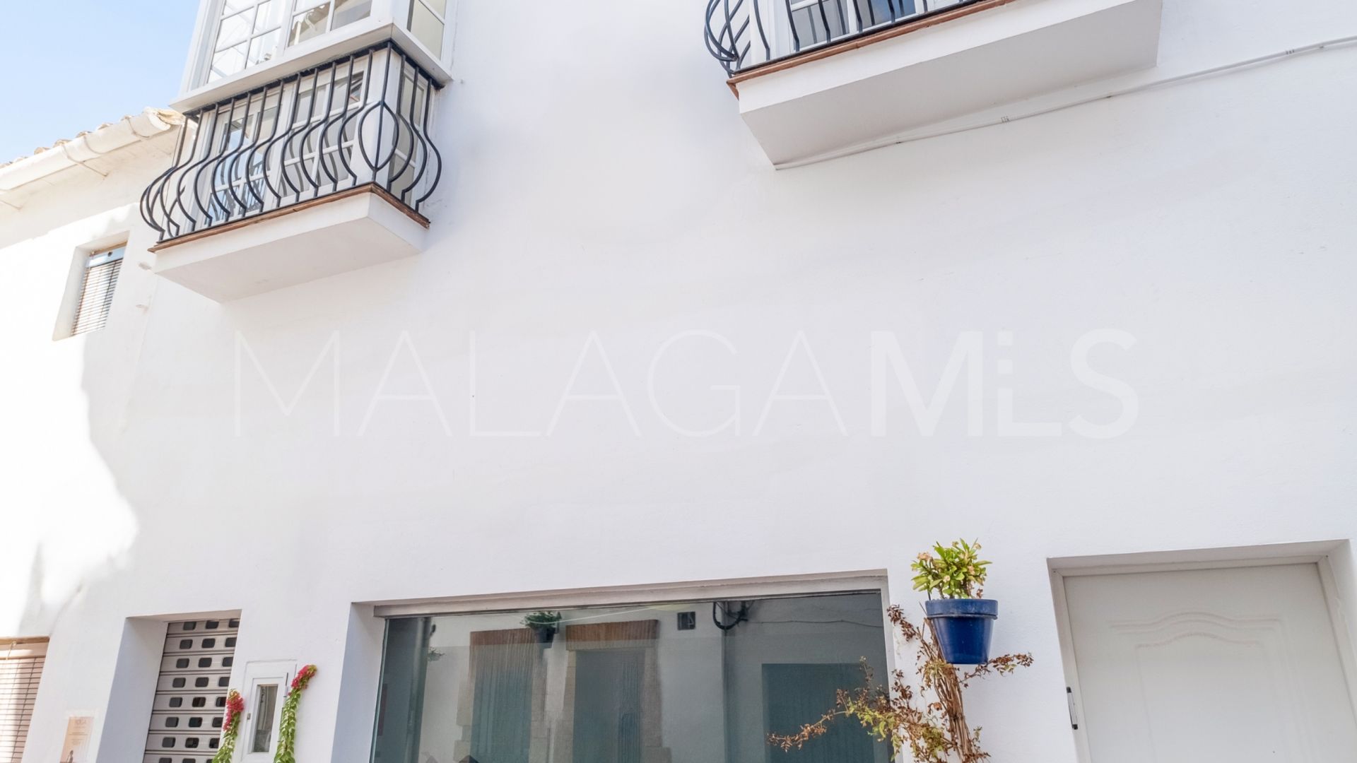 3 bedrooms Estepona Town unique building for sale