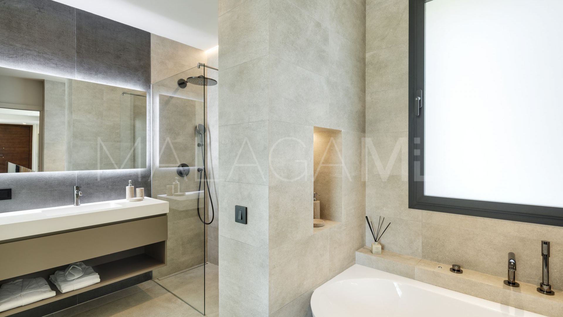 Villa for sale in Nueva Andalucia