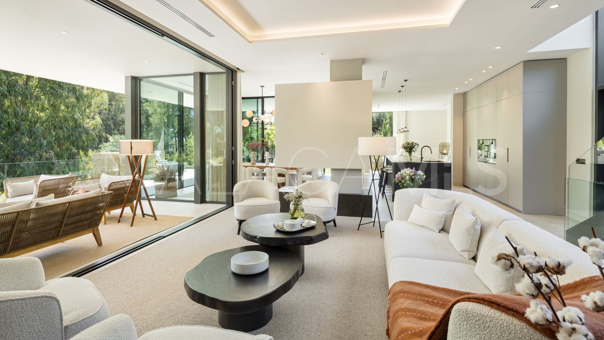 Villa for sale in Nueva Andalucia