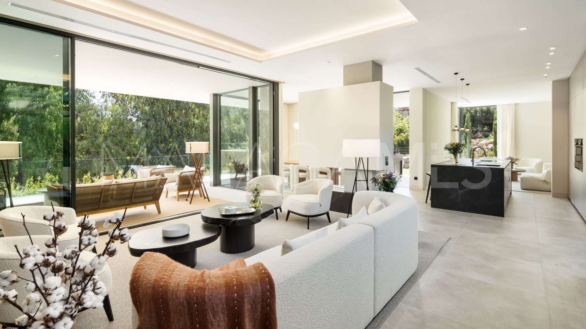 Villa for sale in Nueva Andalucia