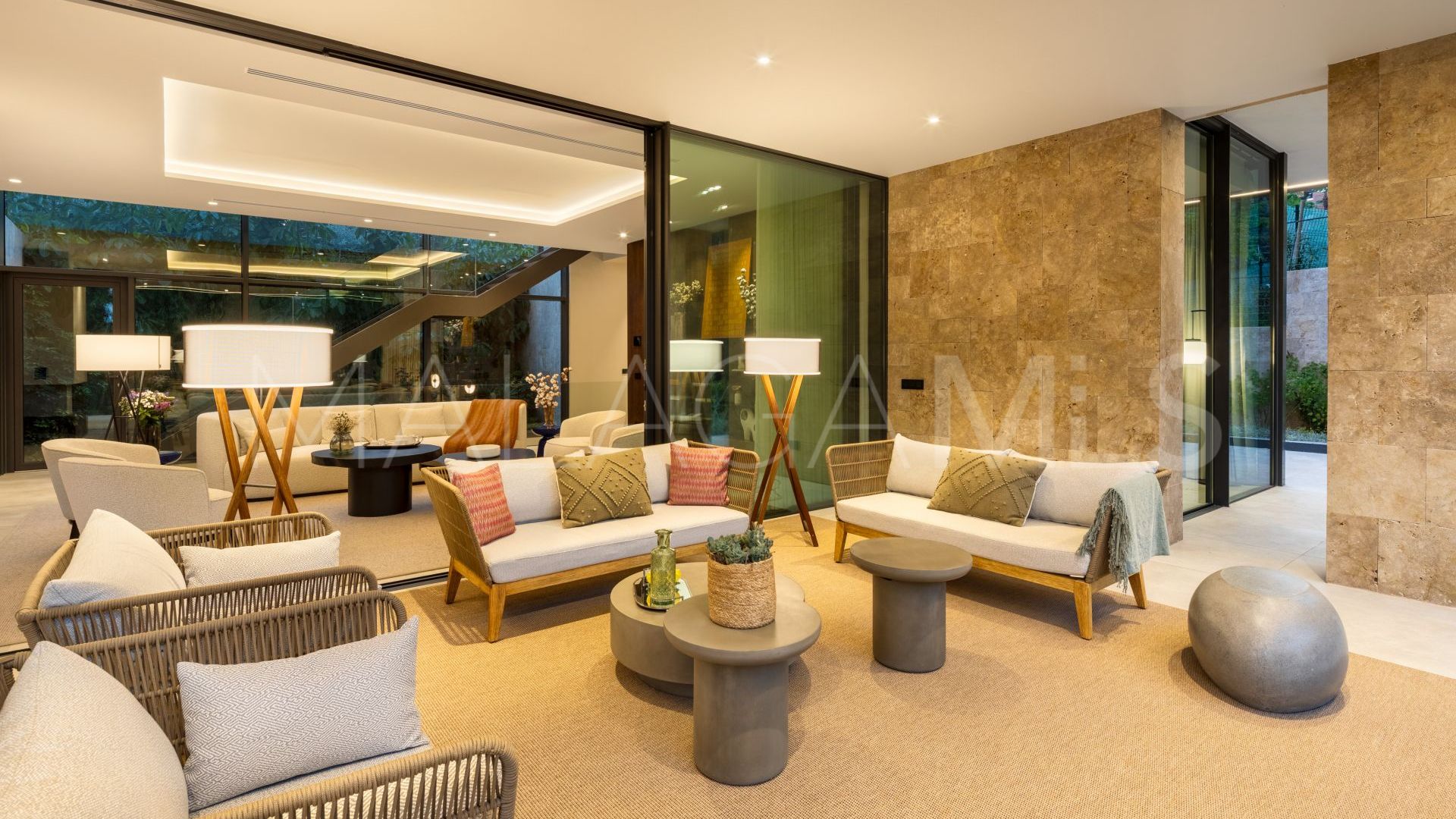 Villa for sale in Nueva Andalucia