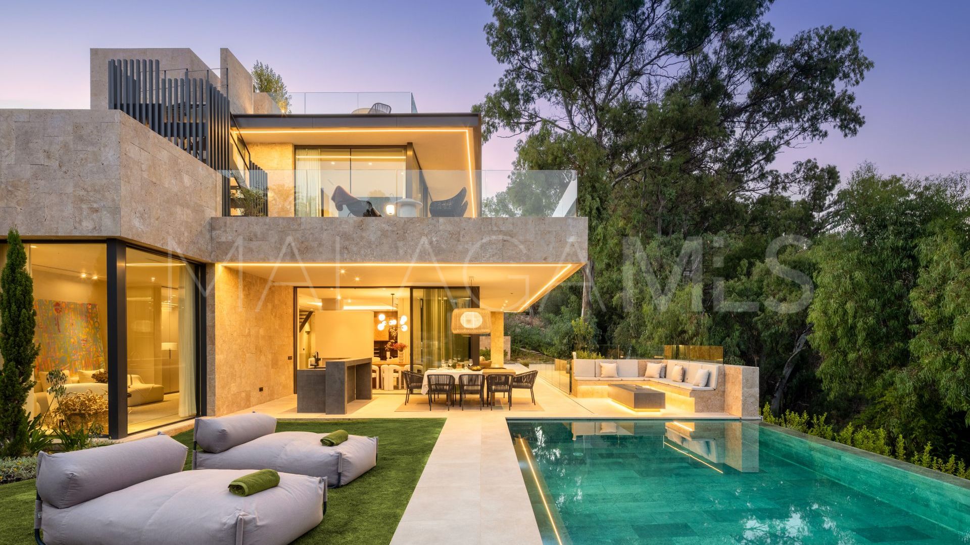 Villa for sale in Nueva Andalucia