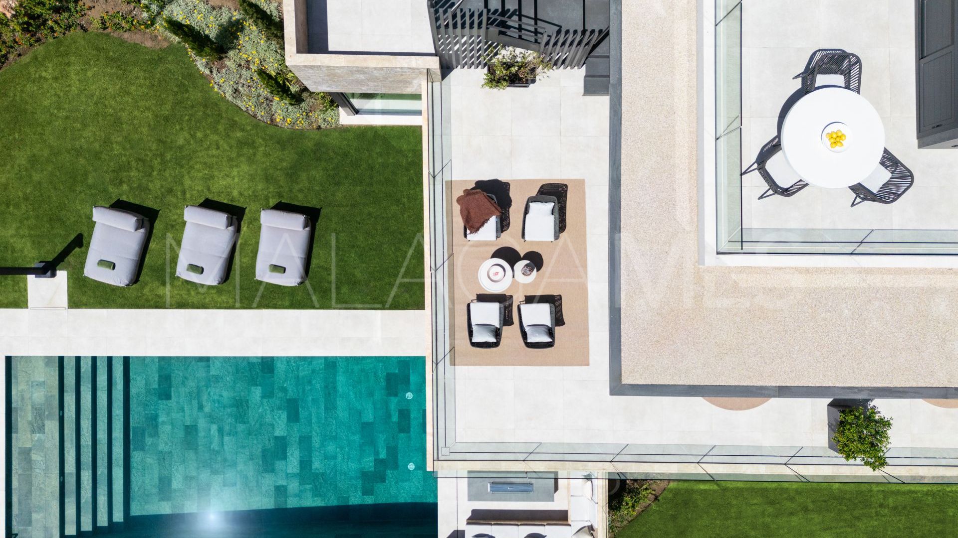 Villa for sale in Nueva Andalucia