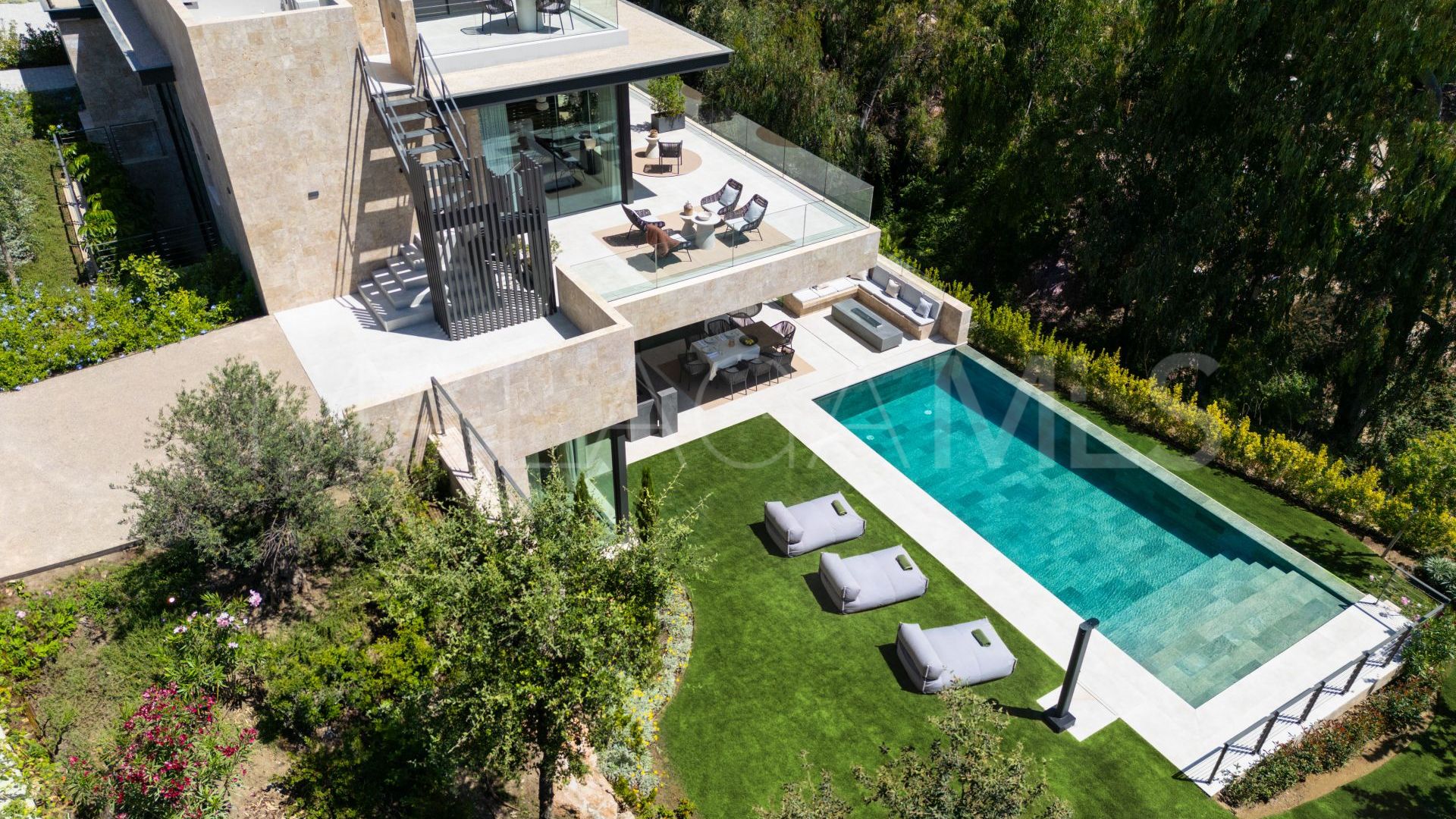 Villa for sale in Nueva Andalucia