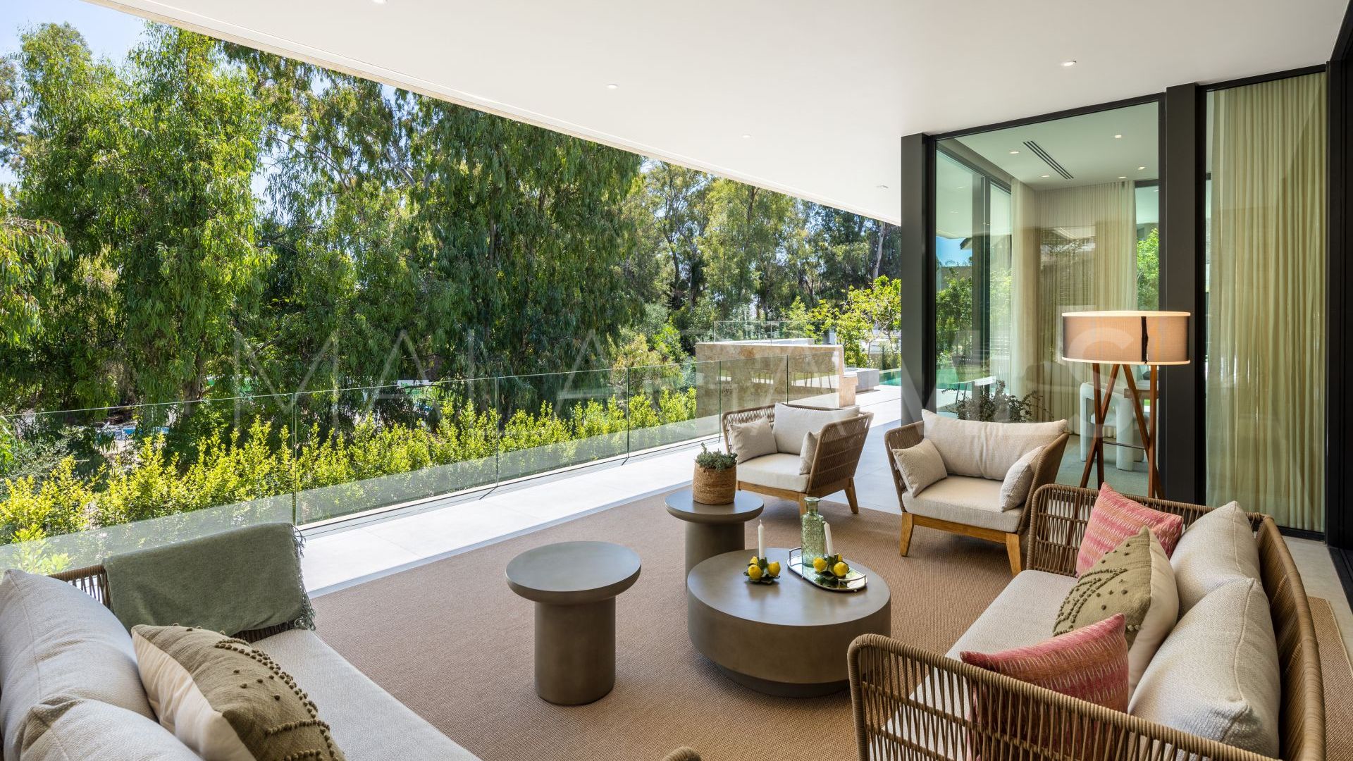 Villa for sale in Nueva Andalucia