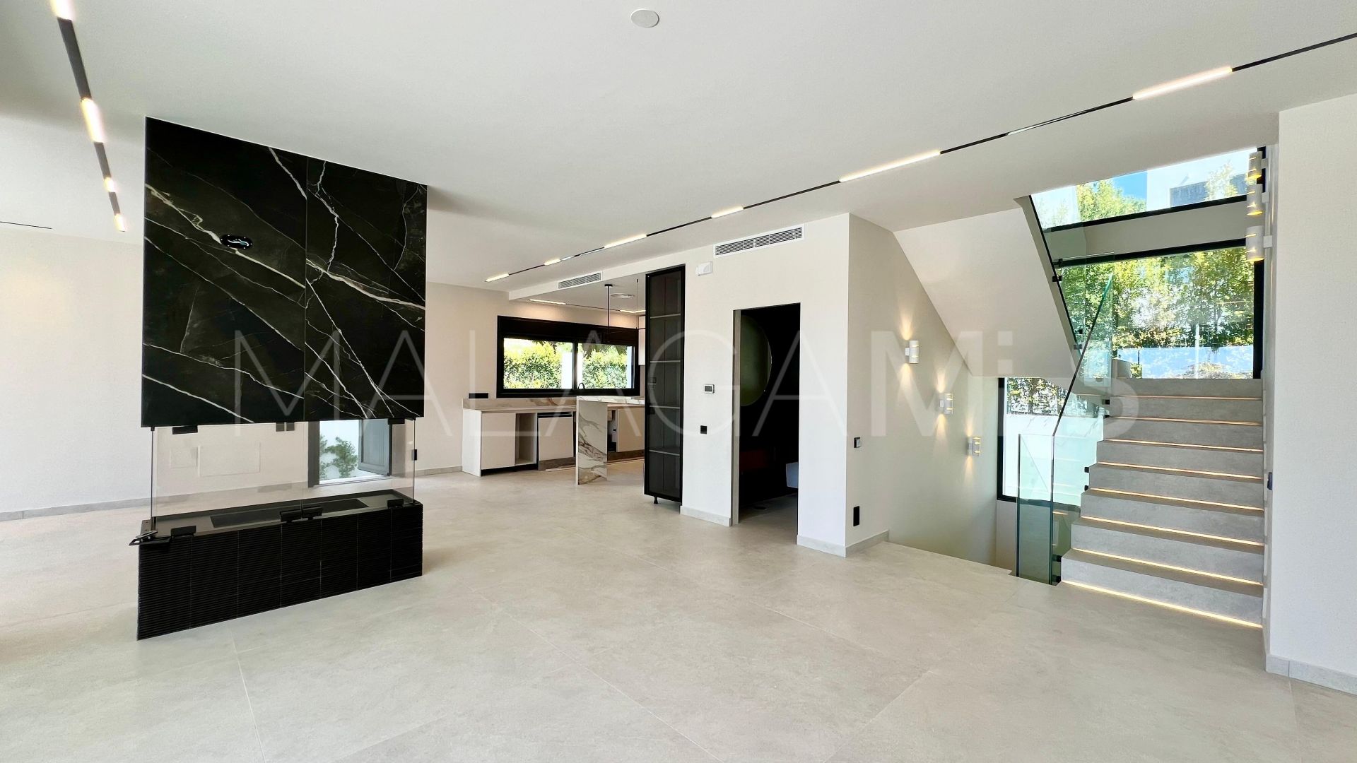 Elviria 6 bedrooms villa for sale
