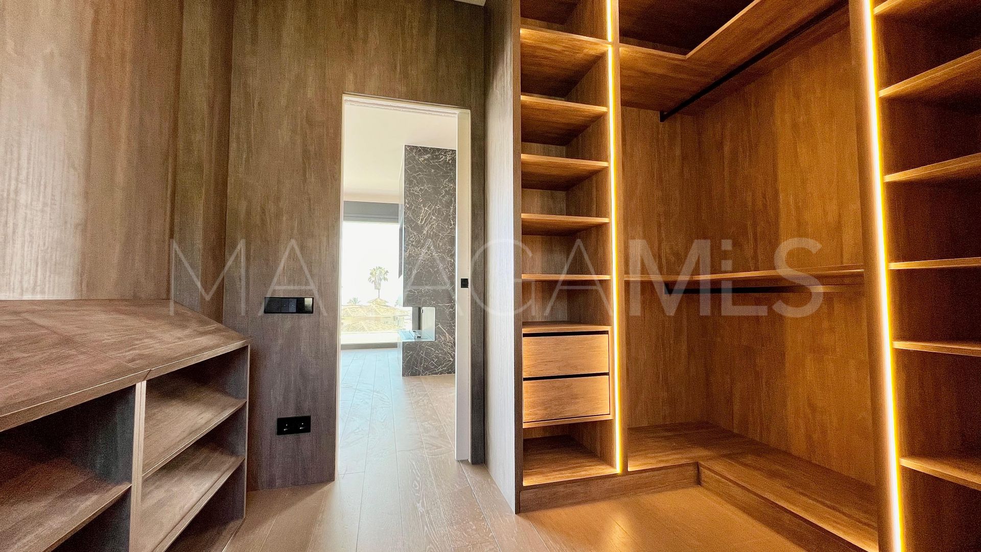 Elviria 6 bedrooms villa for sale