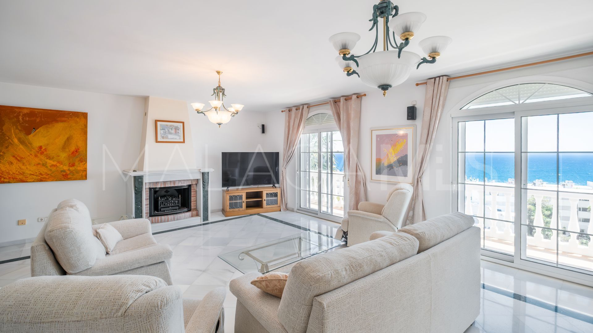 Villa for sale in Benalmadena