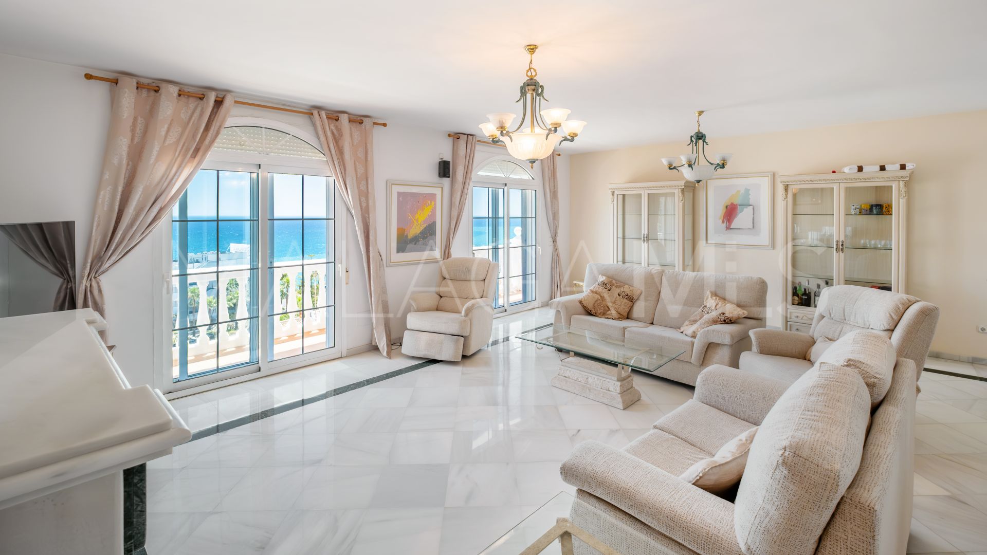 Villa for sale in Benalmadena