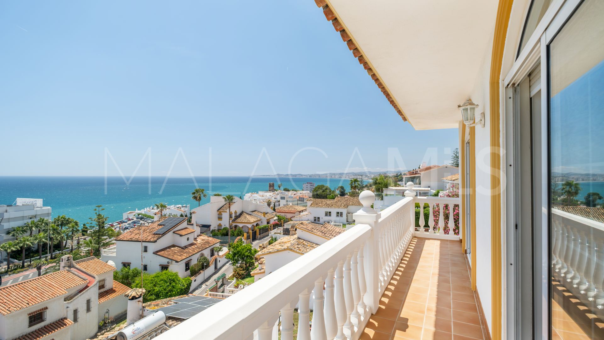 Villa for sale in Benalmadena