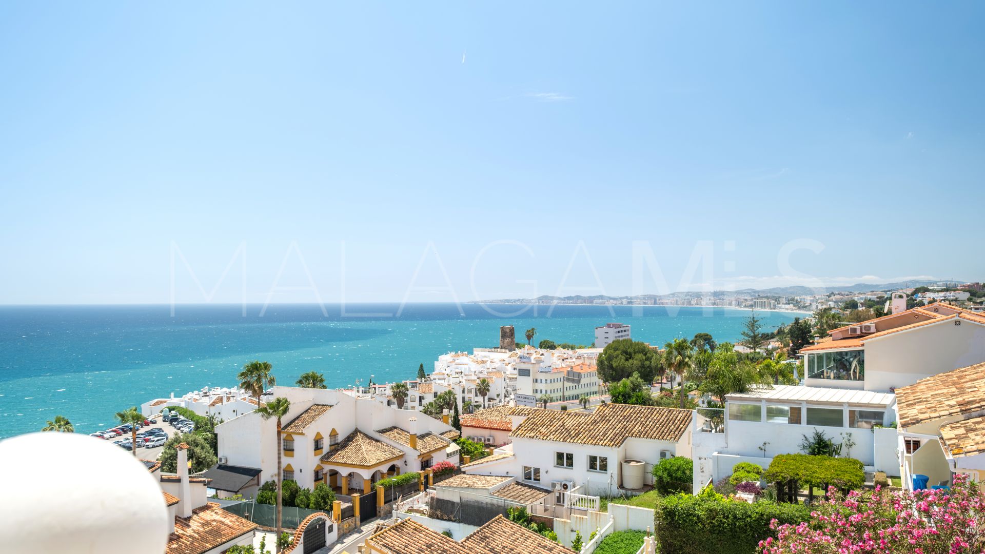 Villa for sale in Benalmadena