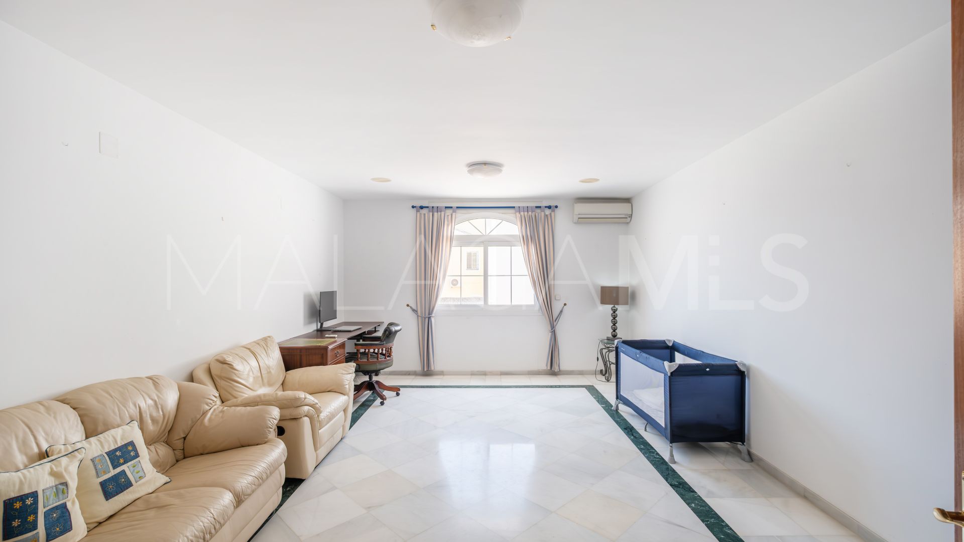 Villa for sale in Benalmadena
