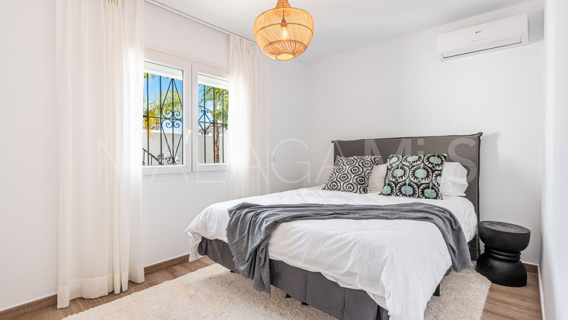 Villa for sale in Nueva Andalucia