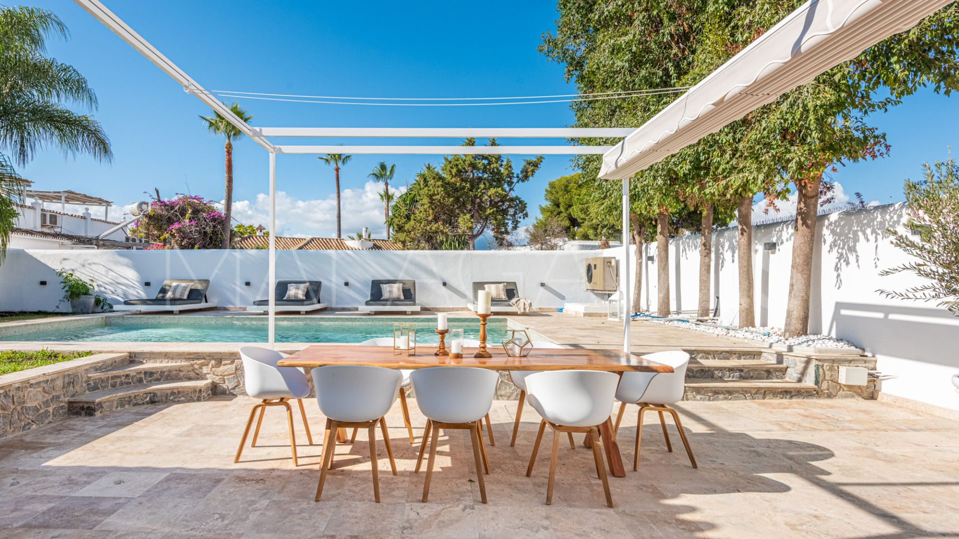 Villa for sale in Nueva Andalucia