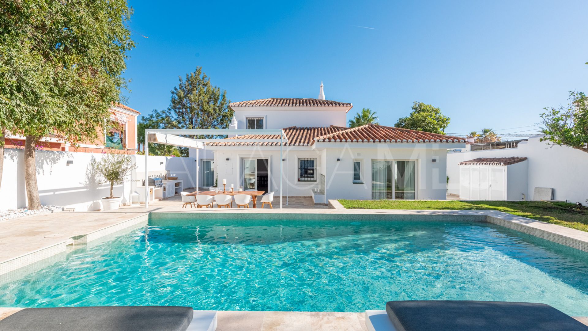 Villa for sale in Nueva Andalucia