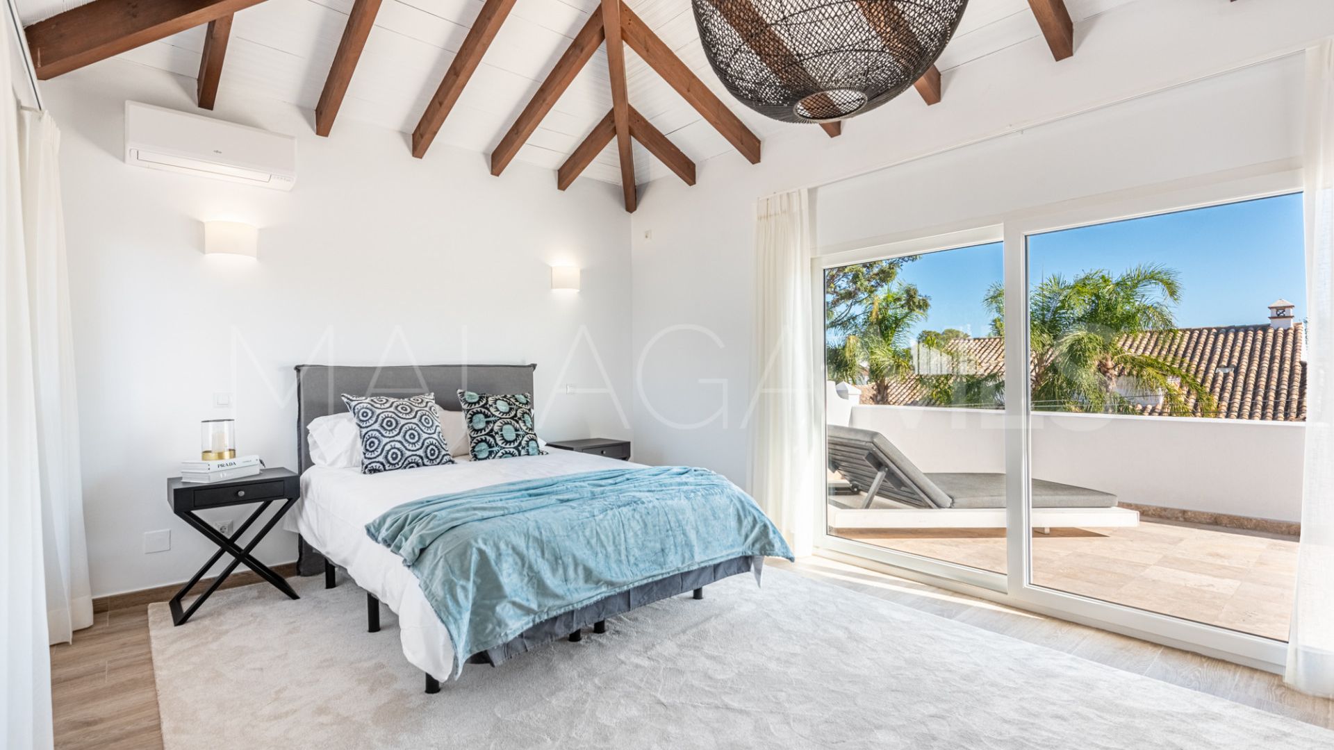 Villa for sale in Nueva Andalucia
