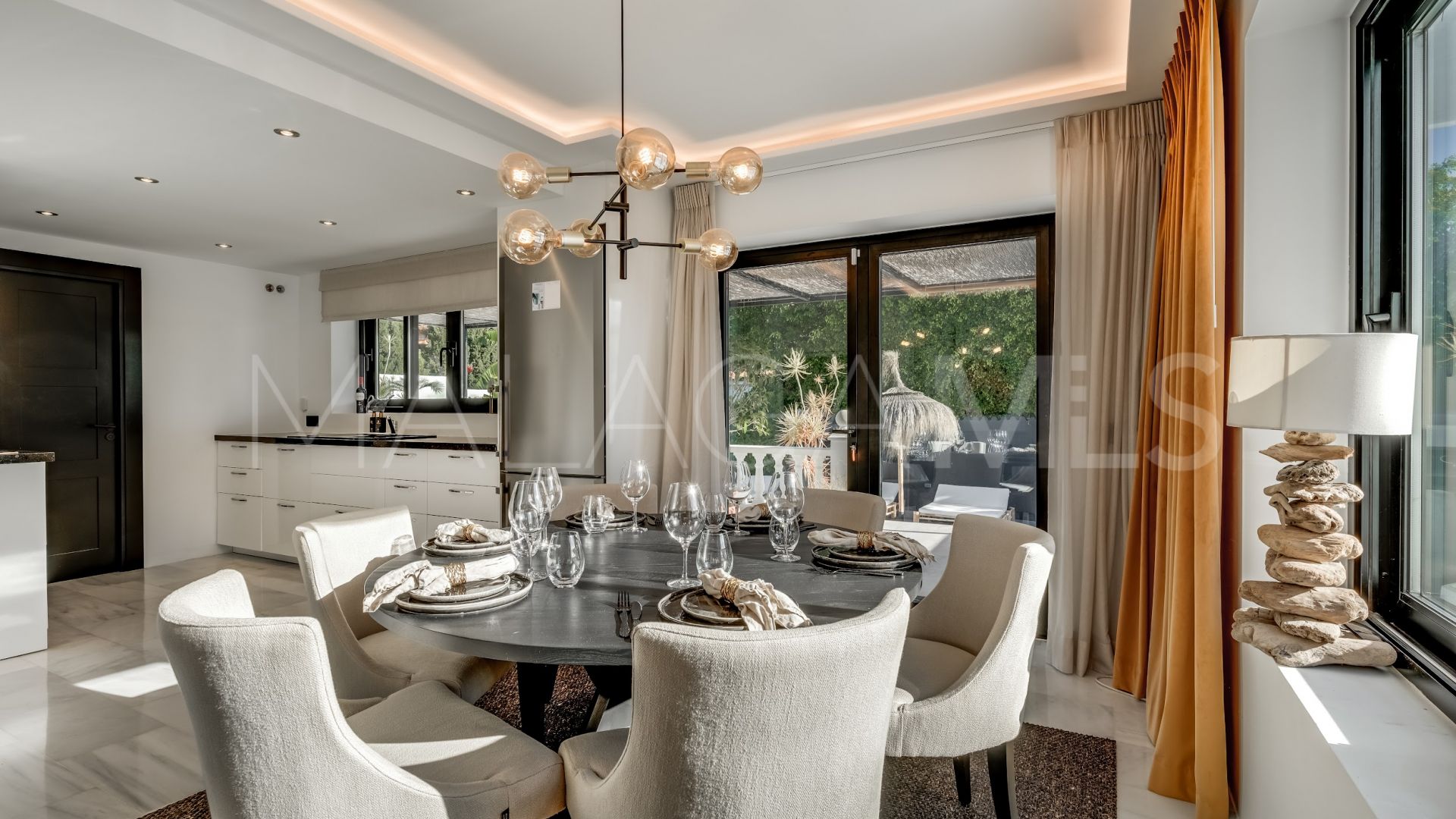 Villa for sale in Nueva Andalucia