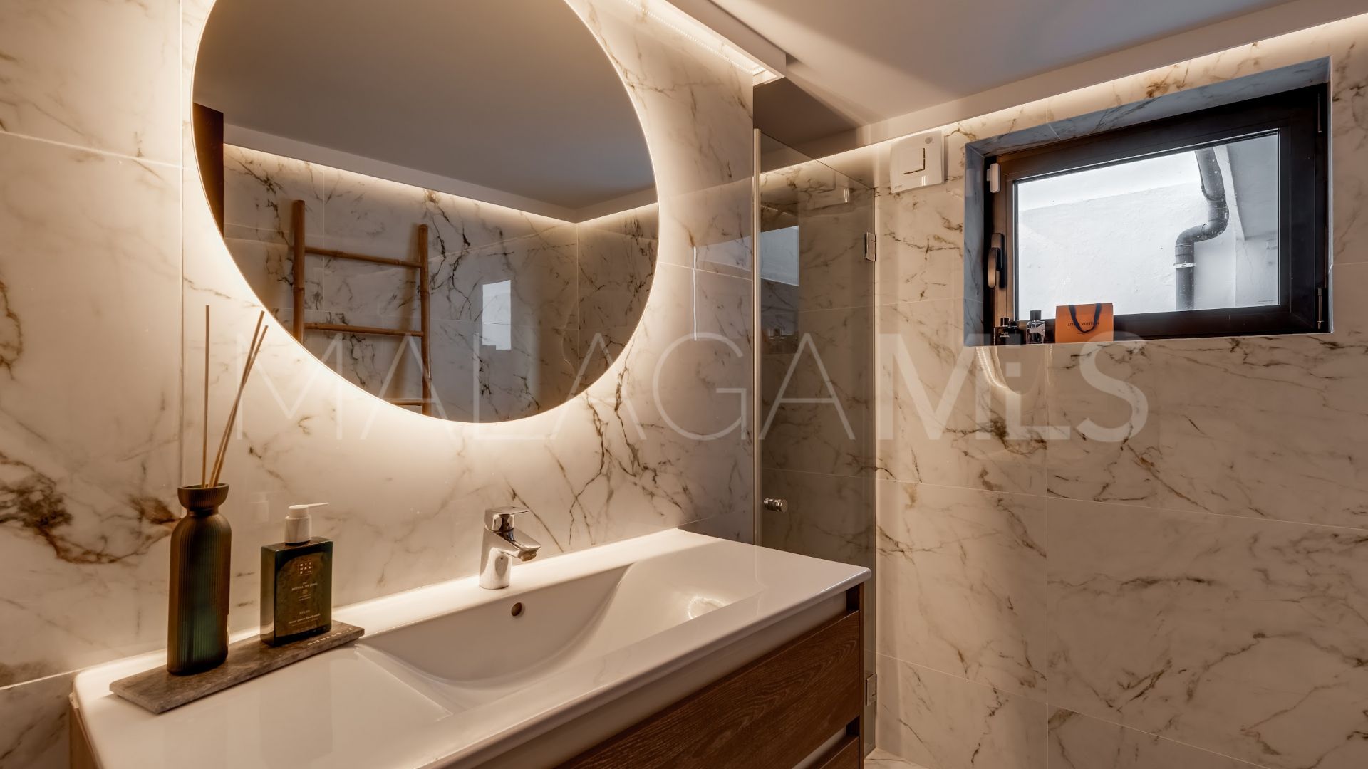 Villa for sale in Nueva Andalucia