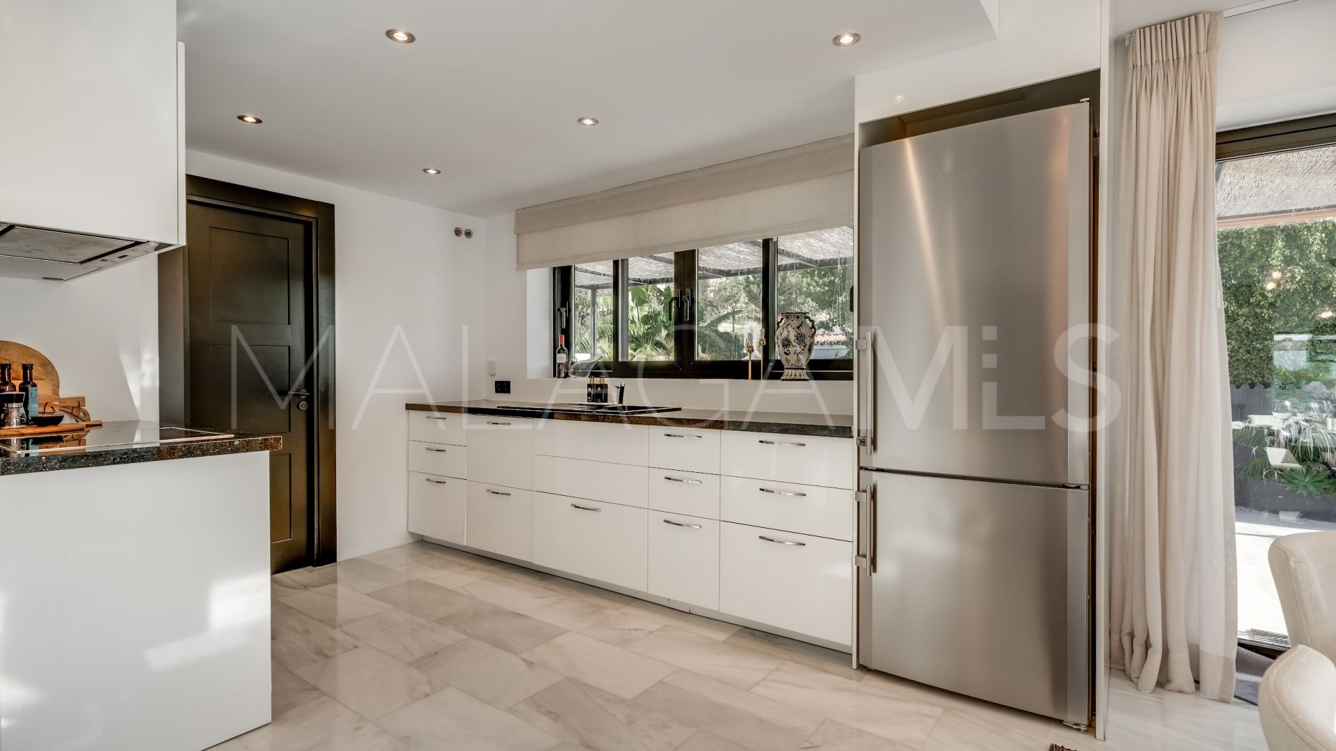 Villa for sale in Nueva Andalucia