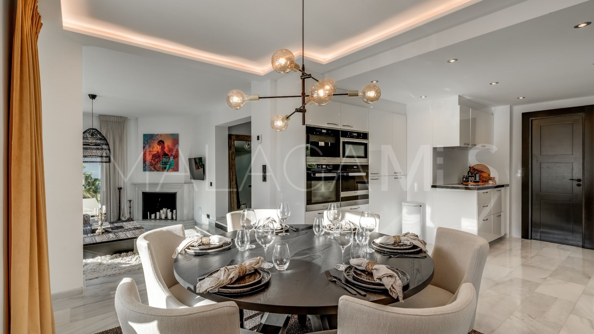 Villa for sale in Nueva Andalucia